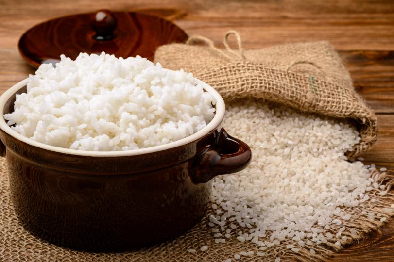 <p>Оризът съдържа витамини от групата В, важни за нервната система.</p>