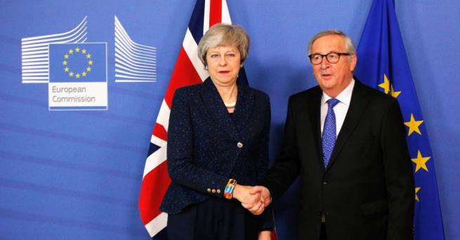 Председателят на Европейската комисия Жан-Клод Юнкер и британският премиер Тереза
