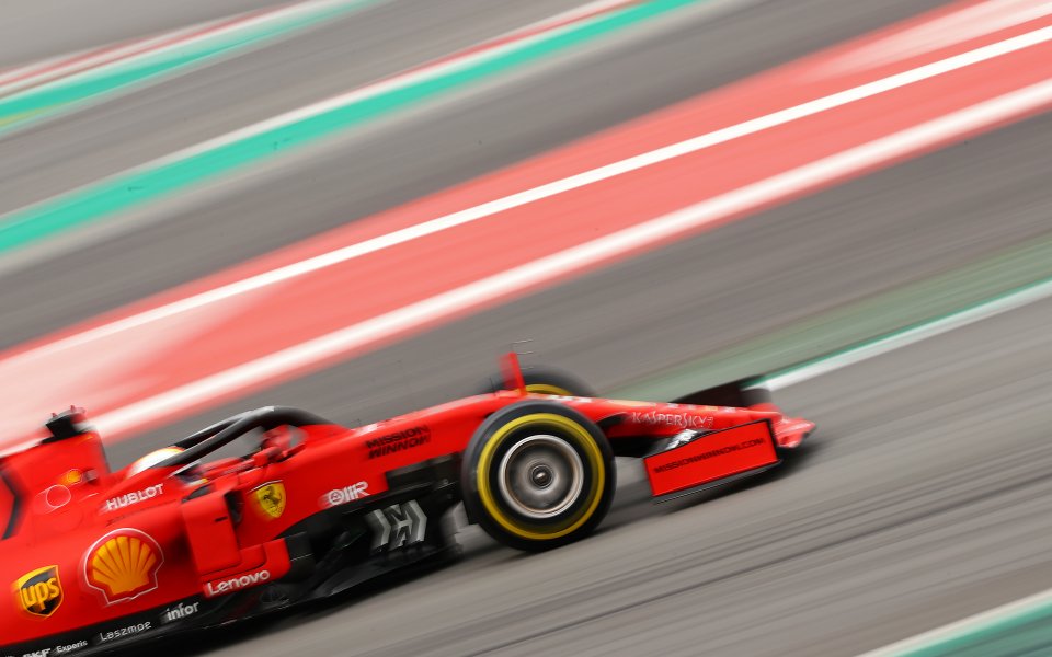 Мерцедес: Засега Ферари ни води с половин секунда