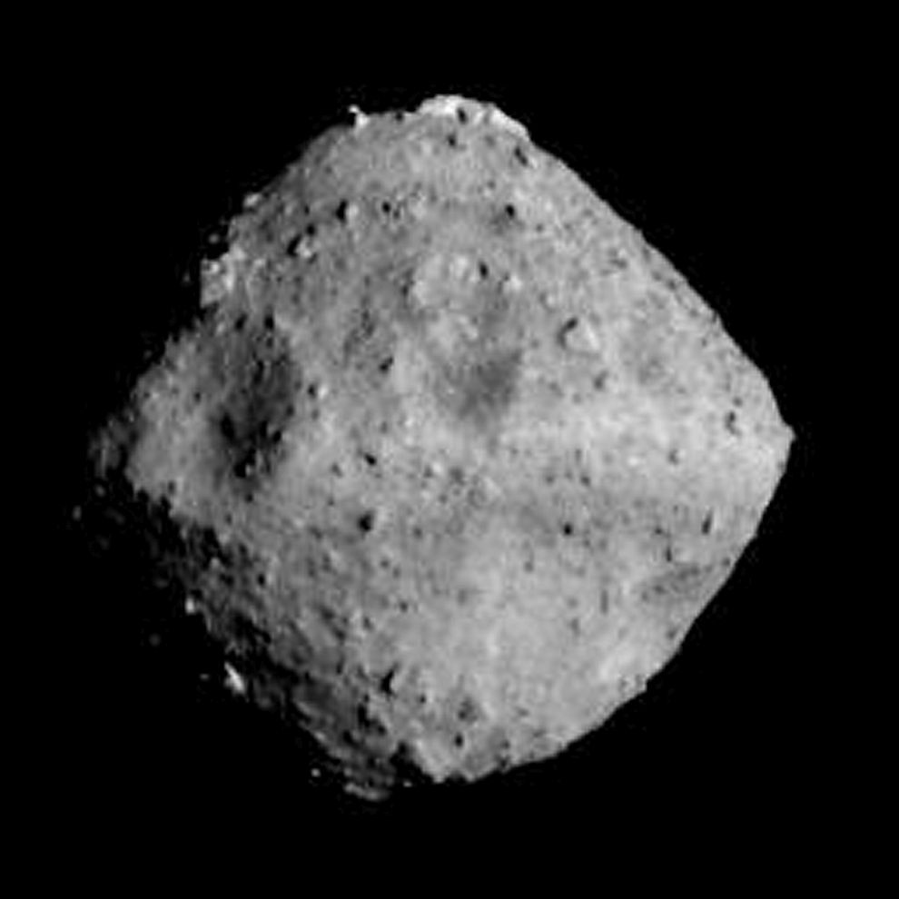 Астероидът Рюгу е с диаметър 900 метра 