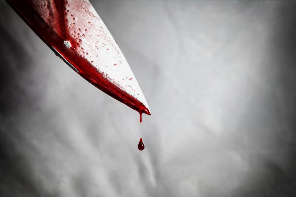 кръв нож