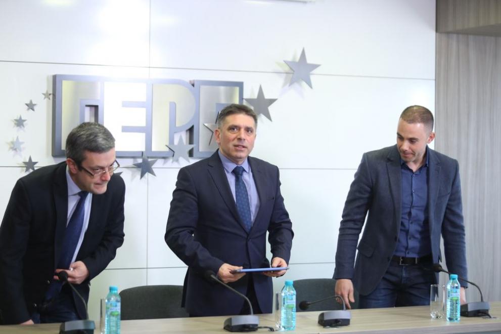  Тома Биков, Данаил Кирилов и Александър Ненков дадоха конференция в централата на ГЕРБ 