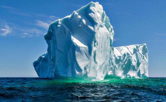  Айсберг, по-голям от Ню Йорк, е на път да се отдели от ледника Бранд 