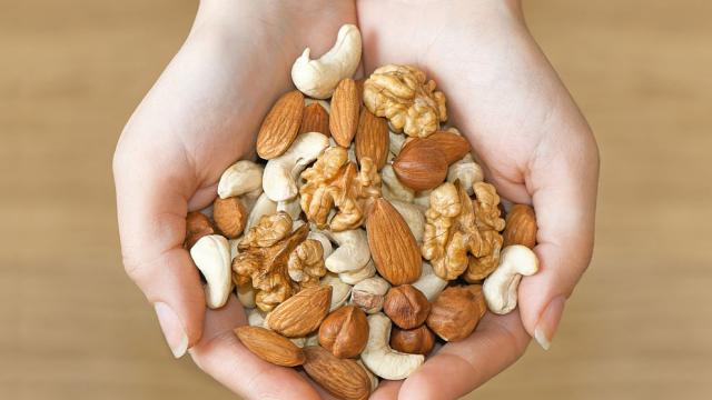 Диетолог разкри кои са най-нискокалоричните ядки