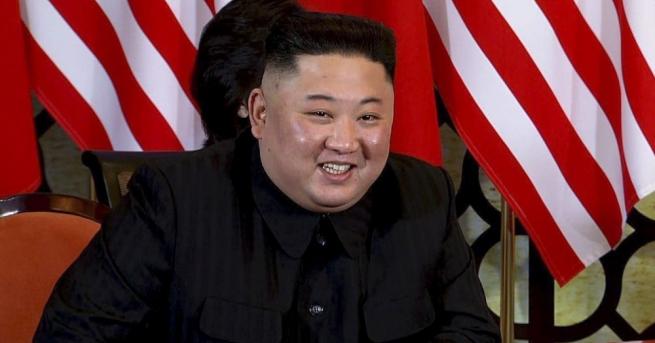 55-метровата яхта на севернокорейския лидер Ким Чен Ун акостира в