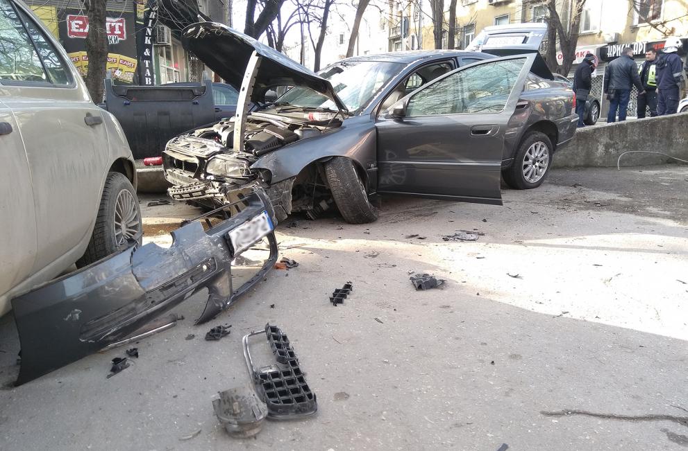 Катастрофа с такси в центъра на Варна