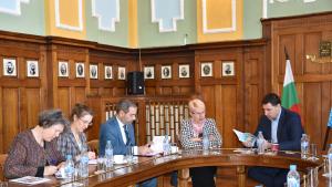 Деница Николова