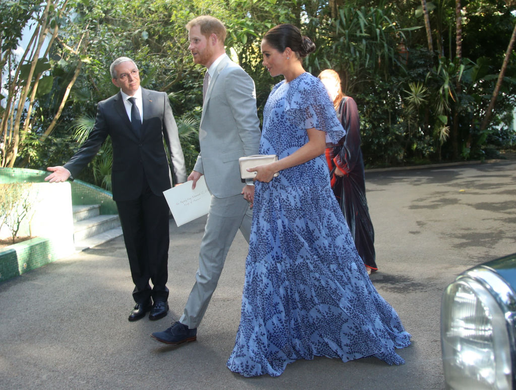 За срещата с краля на Мароко Мохамед VI и сина му Меган бе избрала рокля на Carolina Herrera, вдъхновена от облеклото и културата на страната.