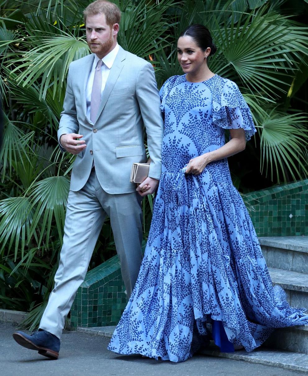  За срещата с краля на Мароко Мохамед VI и сина му Меган бе избрала рокля на Carolina Herrera, въодушевена от облеклото и културата на страната. 