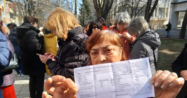 Специалисти по здравни грижи протестираха в Добрич Близо 100 медицински