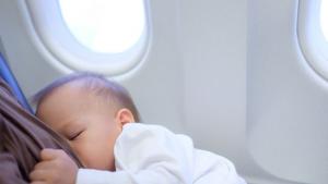 бебе майка самолет