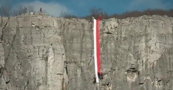 60 метрова мартеница украси Лакатнишките скали За втора поредна година свогенските
