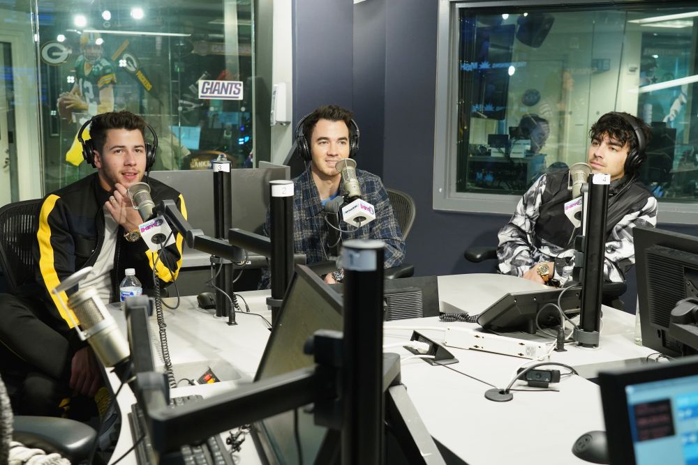 Джонас брадърс се завръщат на сцената