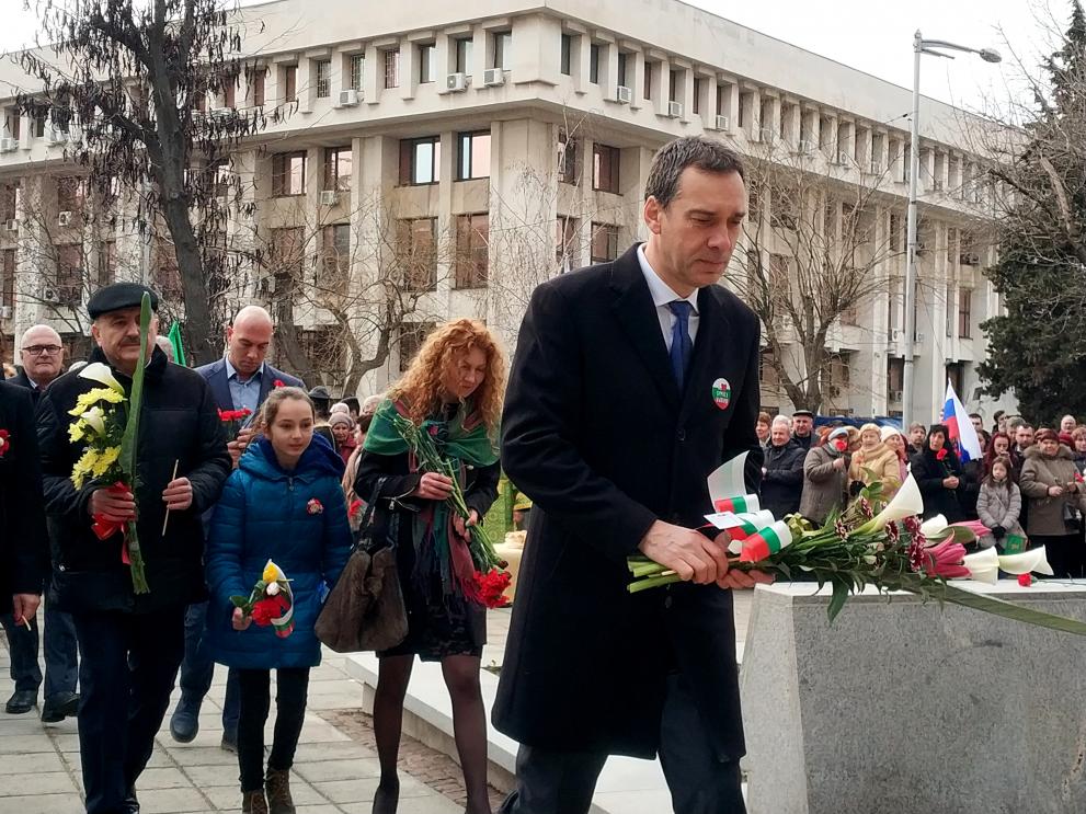 Бургас се преклони пред паметта на героите на Освобождението.
