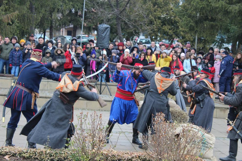 Атрактивно отбелязахме Трети март в Разград, а Областният управител празнува в три града