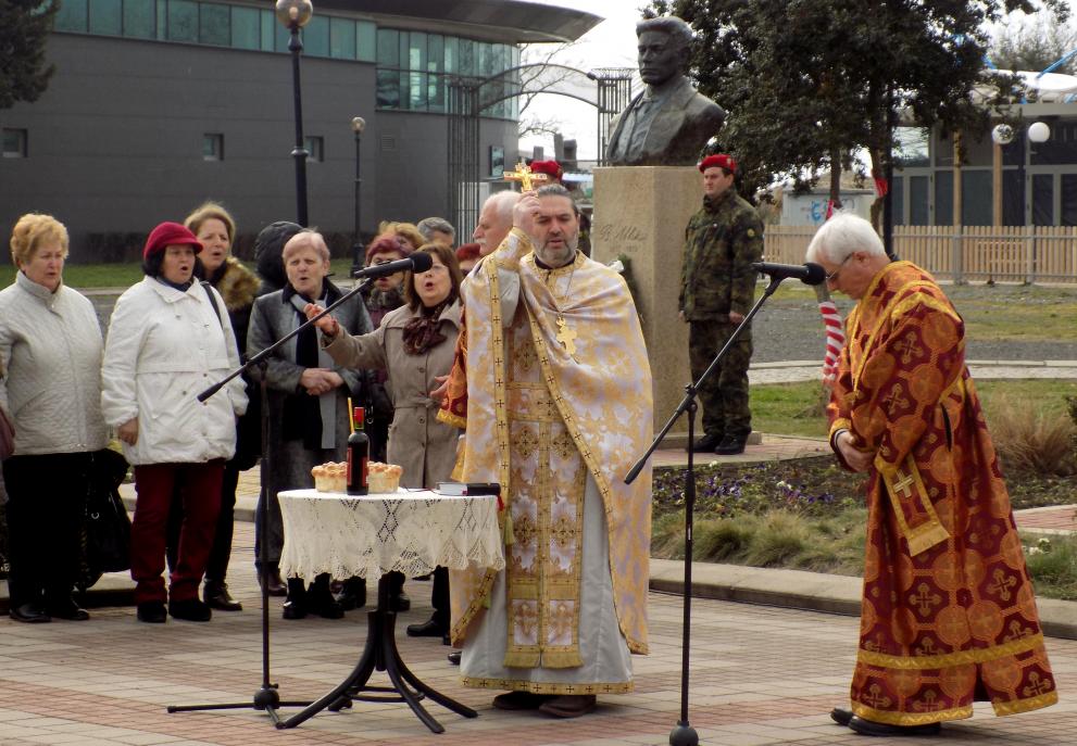 Свещениците от храм „Свето Рождество Богородично“  отслужиха благодарствен молебен.