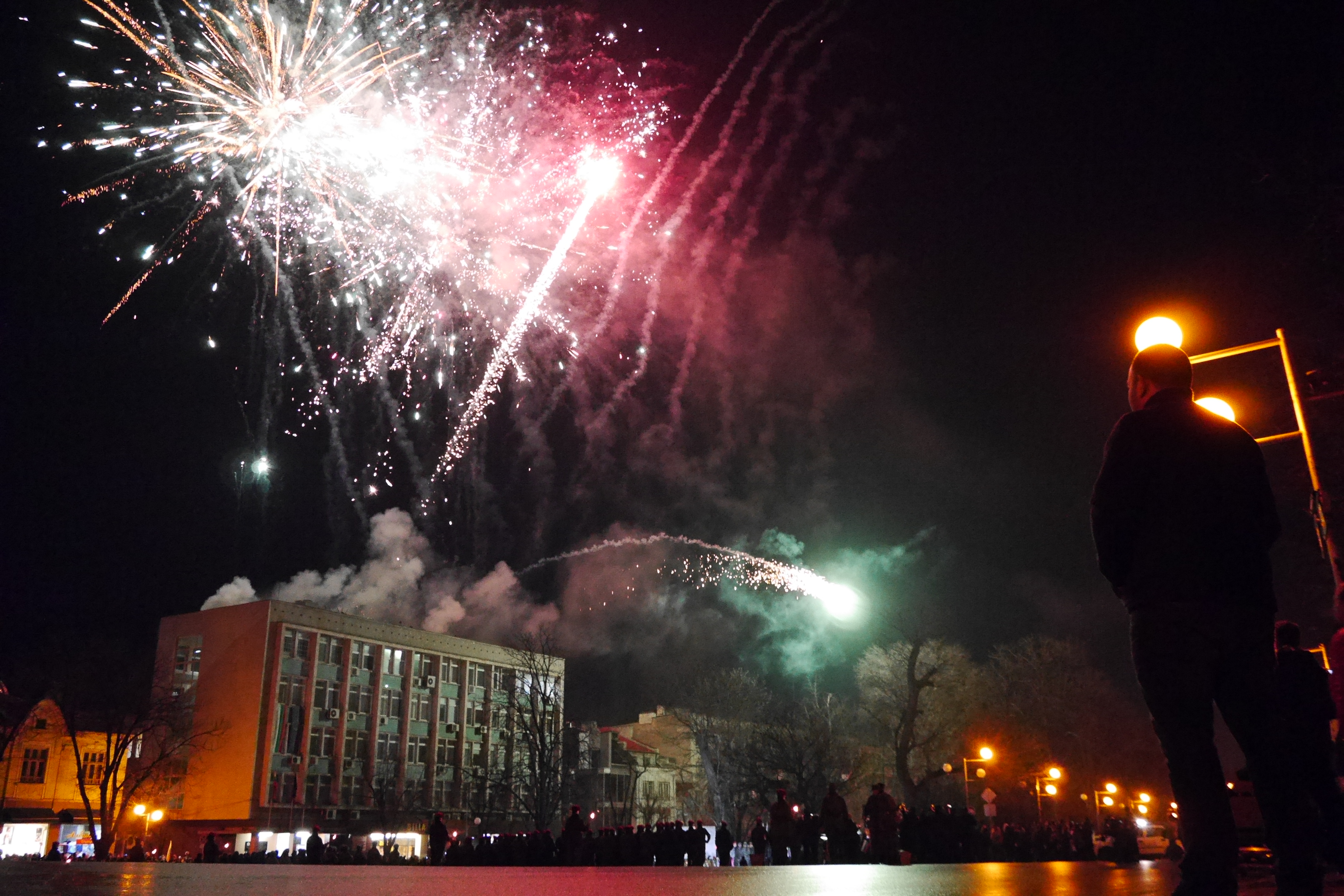 След близо 20 години в Шумен отново бе проведена тържествена заря-проверка.