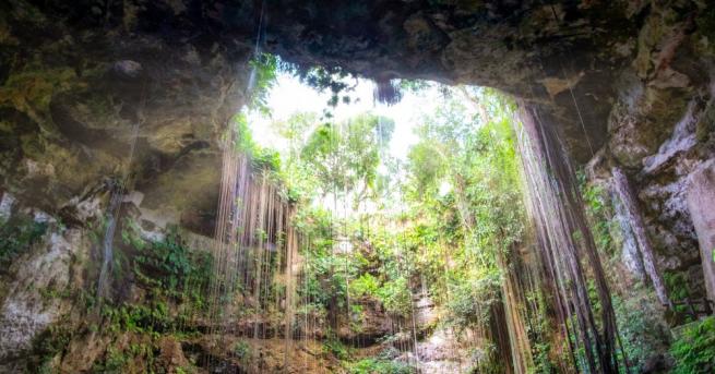 Археолози откриха пещера със стотици ценни артефакти под руините на