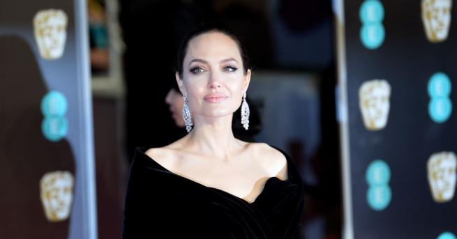 Актрисата и активистка Анджелина Джоли предупреди вчера че светът ще