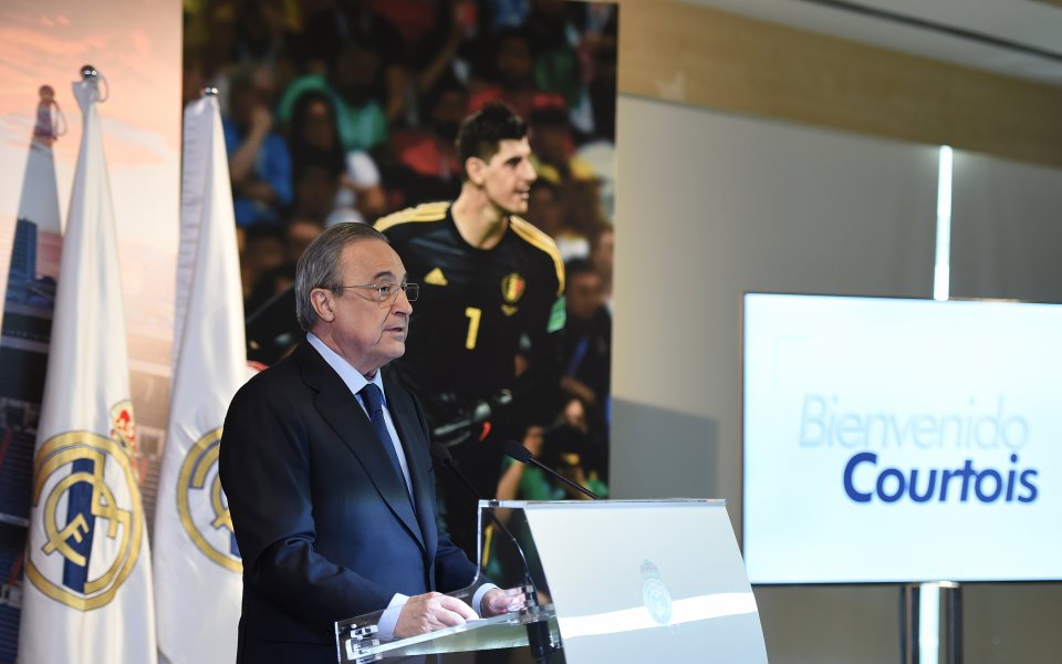 Президентът на Реал Мадрид Флорентино Перес представи новото попълнение на
