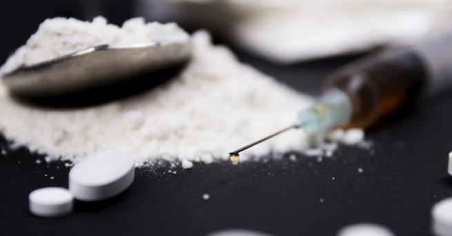 Екипи на областната Дирекция за охрана на митниците и борба