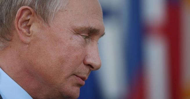Руският президент Владимир Путин се качи на кон и заедно