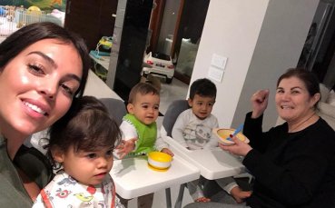 Кристиано празнува 8 март с жените на своя живот