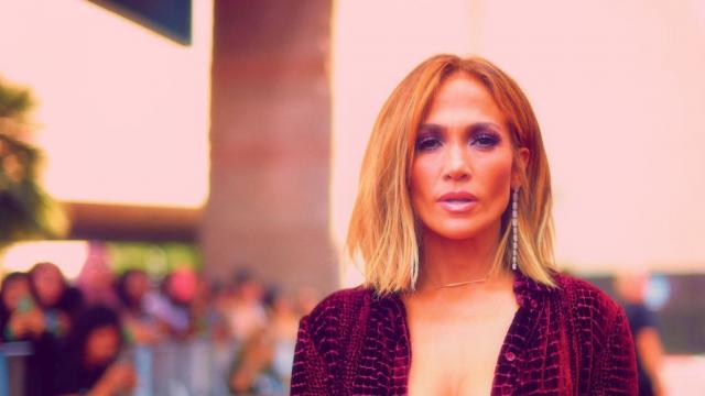 Джей Ло с полупрозрачна рокля на корицата на Variety (СНИМКИ)