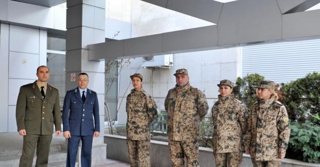 Нов екип от четирима български военни медици замина за Мали.
