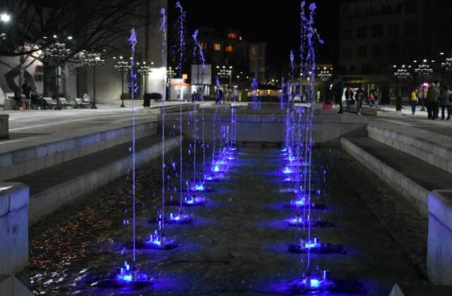 Обновен площад и пеещи фонтани радват жители и гости на Благоевград