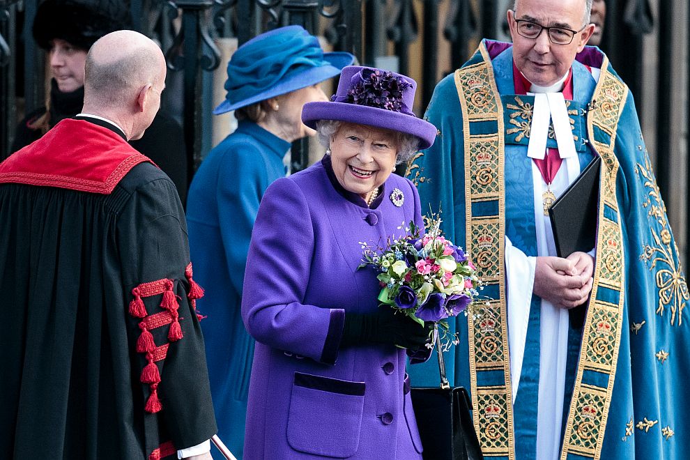 Кралица Елизабет Втора в Уестминстърското абатство