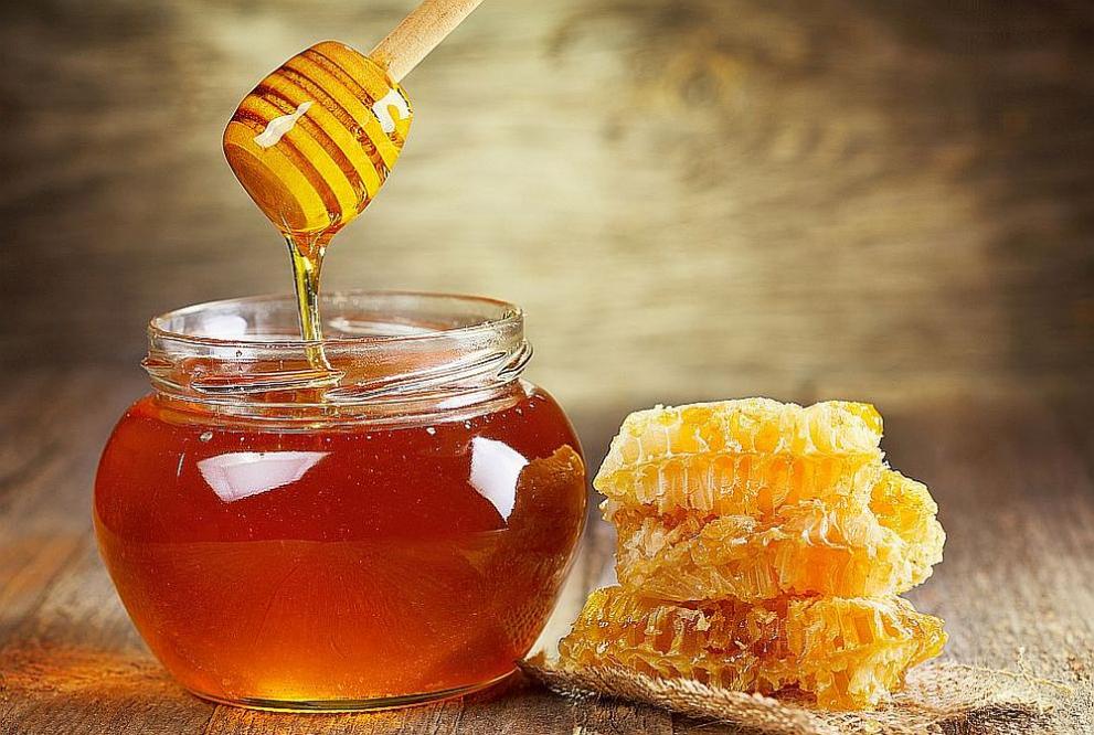 Медът е естествено чудо на природата, даряващо много полезни свойства