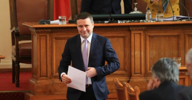 С пълно единодушие Народното събрание избра единственият кандидат Бойко Атанасов