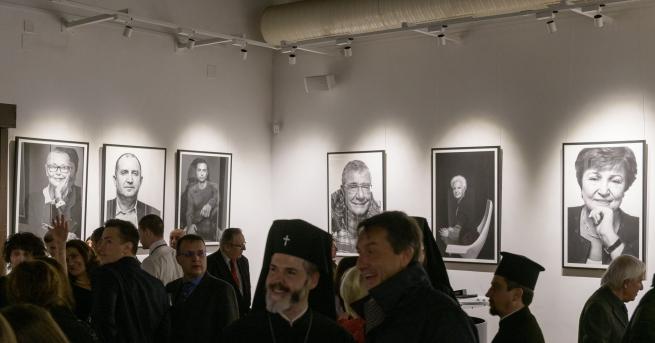 Екипът на Дарикрадио представи в галерия Оборище5 чернобели портрети заснети
