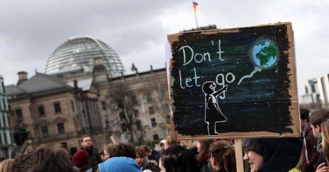 Хиляди германски ученици взеха участие в протестите Петъци за бъдеще