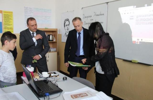 Министър Красимир Вълчев даде отлична оценка за работата на училищата в Банско