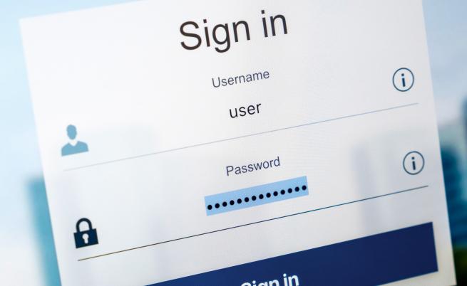 Facebook събира имейл паролите на потребители