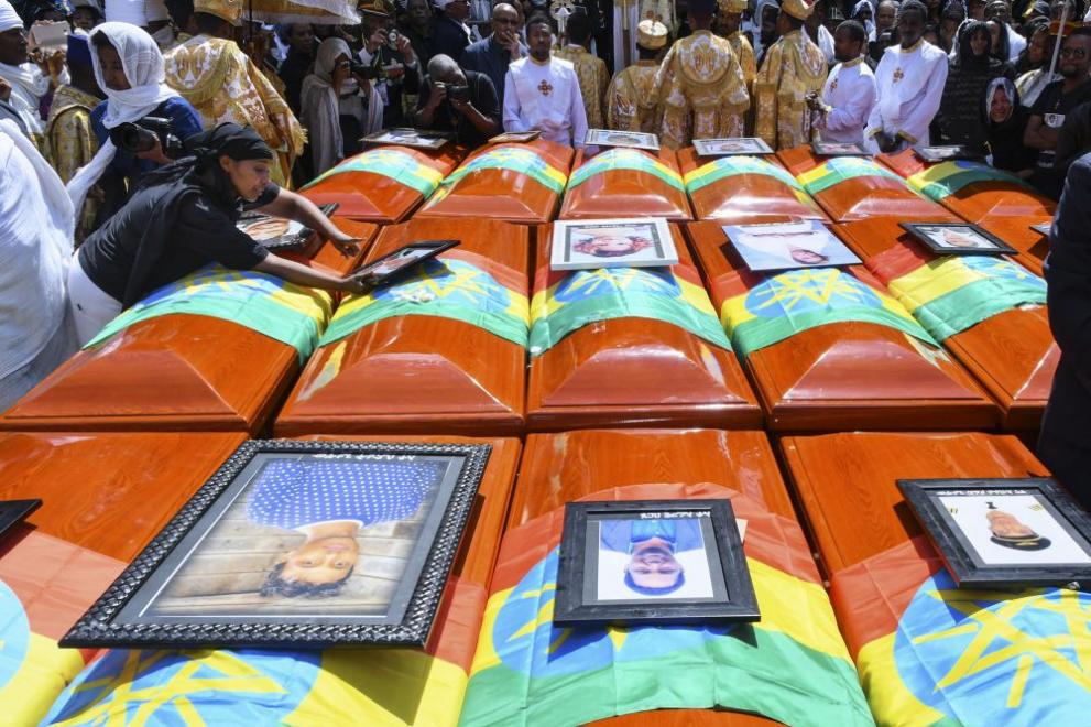  Масова погребална гала за жертвите от самолетната злополука 