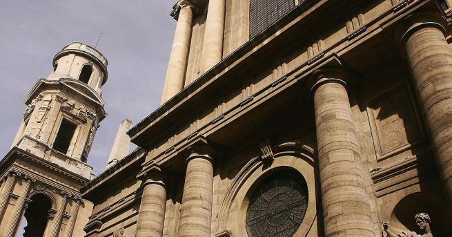 Пожар избухна в историческата църква Сен Сюлпис в центъра на