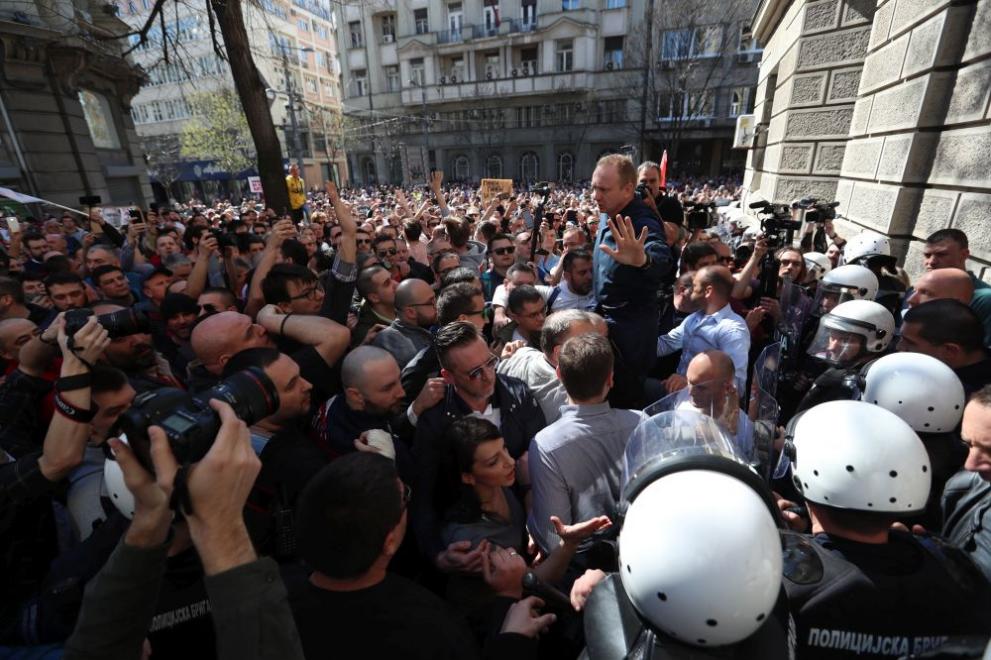  Блокираха Вучич в президентството, напрежението в Белград ескалира 