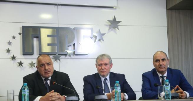 Премиерът Бойко Борисов е обещал две сигурни места на СДС