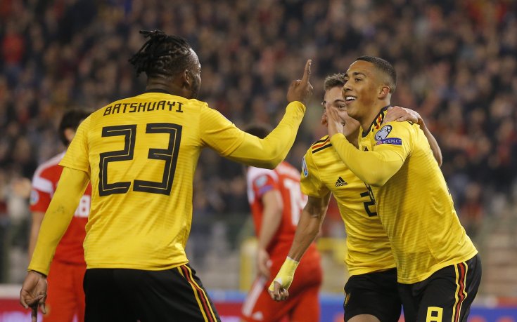 УЕФА глобява Белгия заради уникален гаф на защитник