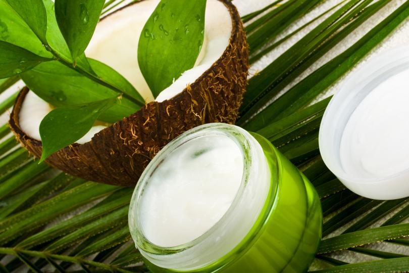 <p>При приготвянето на домашна майонеза може да замените слънчогледовото олио с кокосово масло &ndash; вкусът ще ви изненада много приятно.</p>