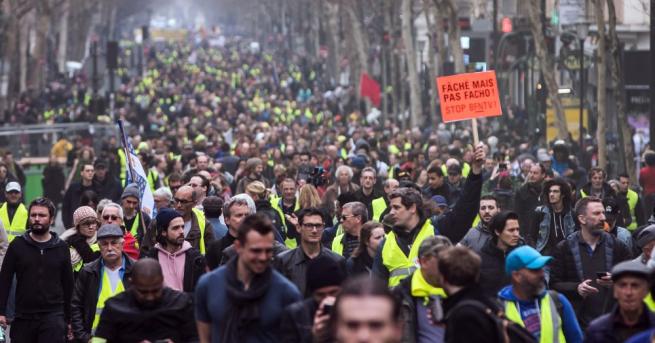 Жълтите жилетки отново излязоха днес на демонстрации във Франция всред