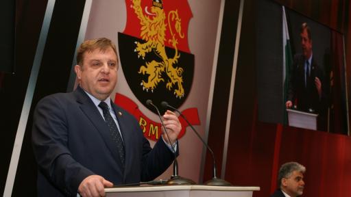  Каракачанов: При мигрантски напън по границата ни, армията ще се намеси 