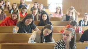 студенти изпит