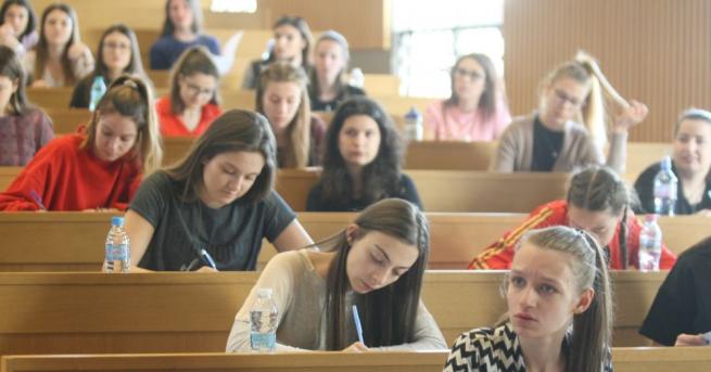 Изпитът по биология за кандидат-студенти от предварителната сесия в Софийския