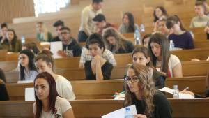 студенти изпит