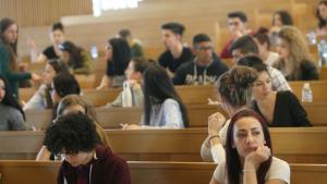 студенти изпит