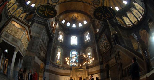 Промяната на статута на Света София от музей в джамия